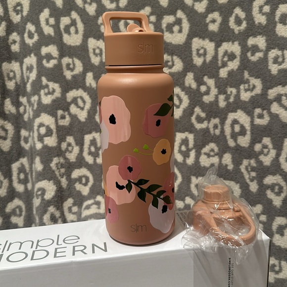 Simple Modern 32oz Summit Water Bottle with Straw & Chug Lid in Garden Party 😍 - Picture 17 of 17